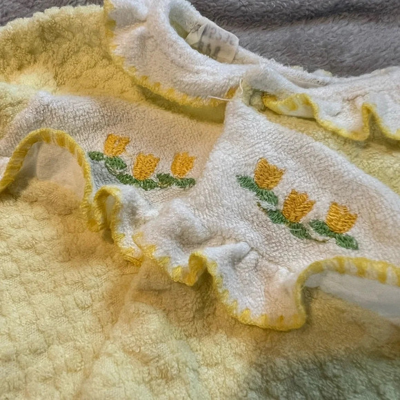 Vintage carters yellow long sleeve sleeper floral size “medium” 12-18 pounds - Picture 3 of 5